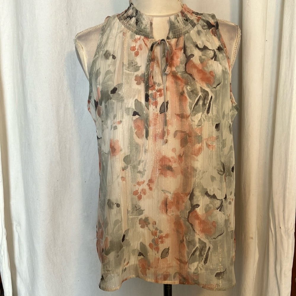 Chenault size medium sleeveless top